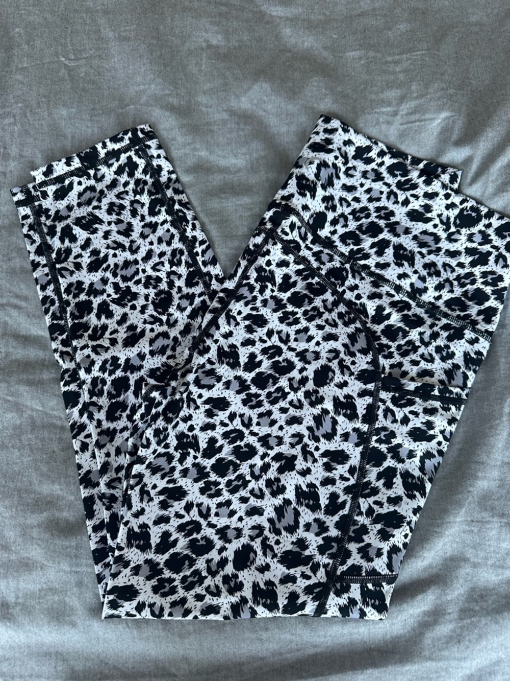 Zyia snow leopard brilliant high-rise legging